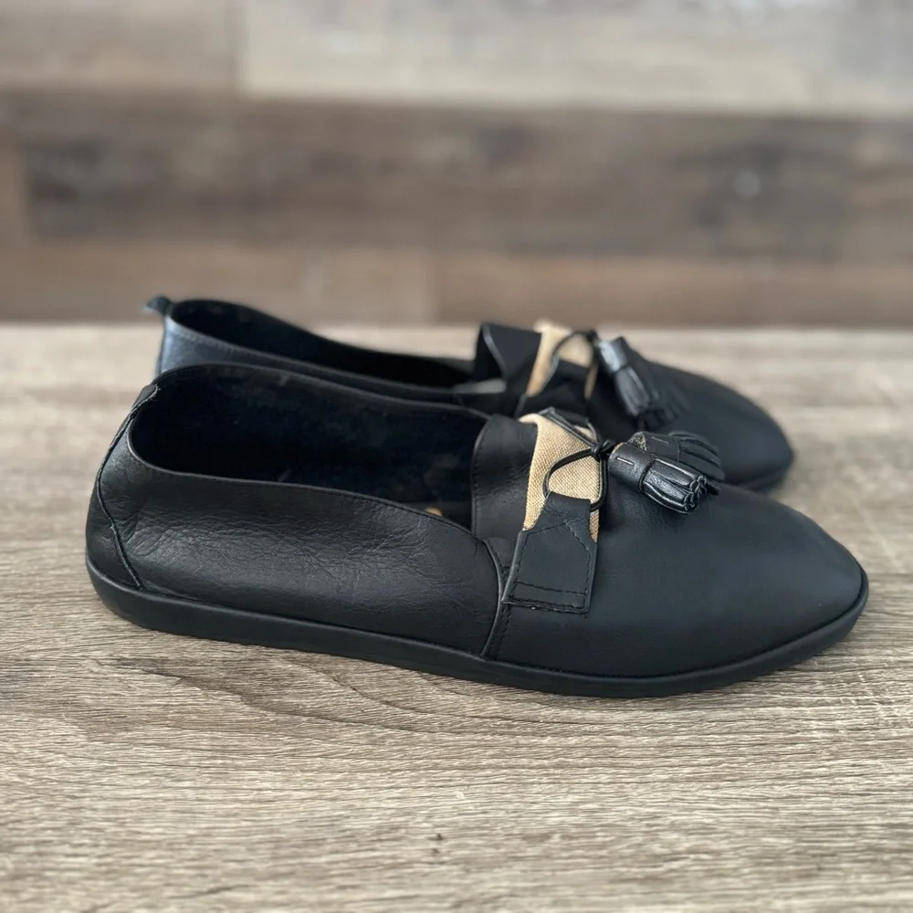 Elegant Black Leather Loafers with Tassels - Picture 3 of 9
